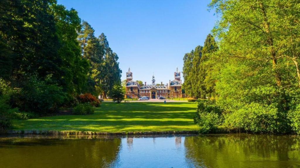 Imagen de los Wellington College Gardens, donde Aristides, uno de los hijos de Pablo de Grecia y Marie Chantal Miller.