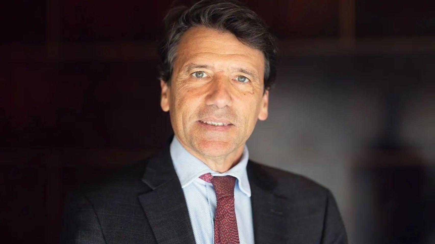Celso Arango, psiquiatra:  Los niños pasan de la primera comunión al porno cuando les regalan el móvil 