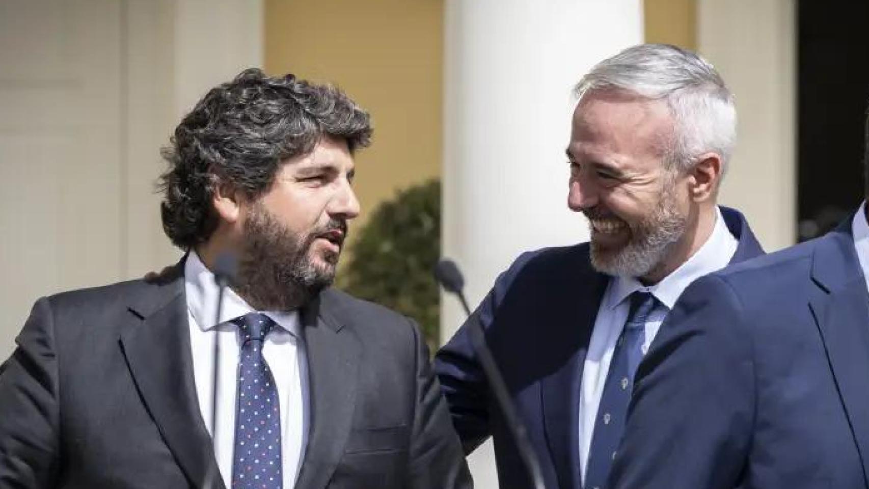Vox exige a Azcón y a Miras que se opongan a recibir menas para firmarles los Presupuestos como en Valencia y Baleares
