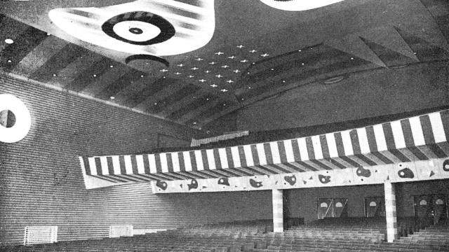 Fachada del Cine Dorado, en Zaragoza.