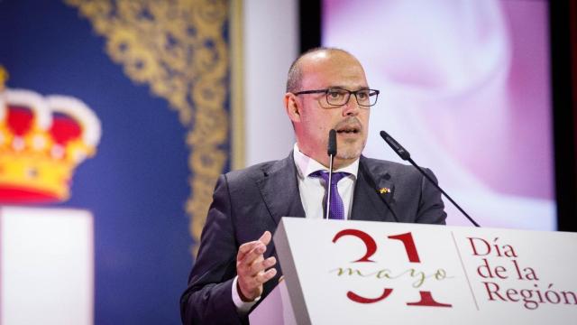 Pablo Bellido, presidente de las Cortes, durante su intervención en el acto por el Día de la Región.