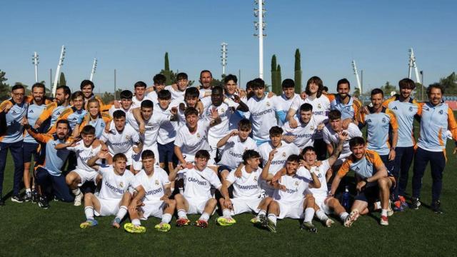 El Juvenil A del Real Madrid celebra su título de Liga 2024/25