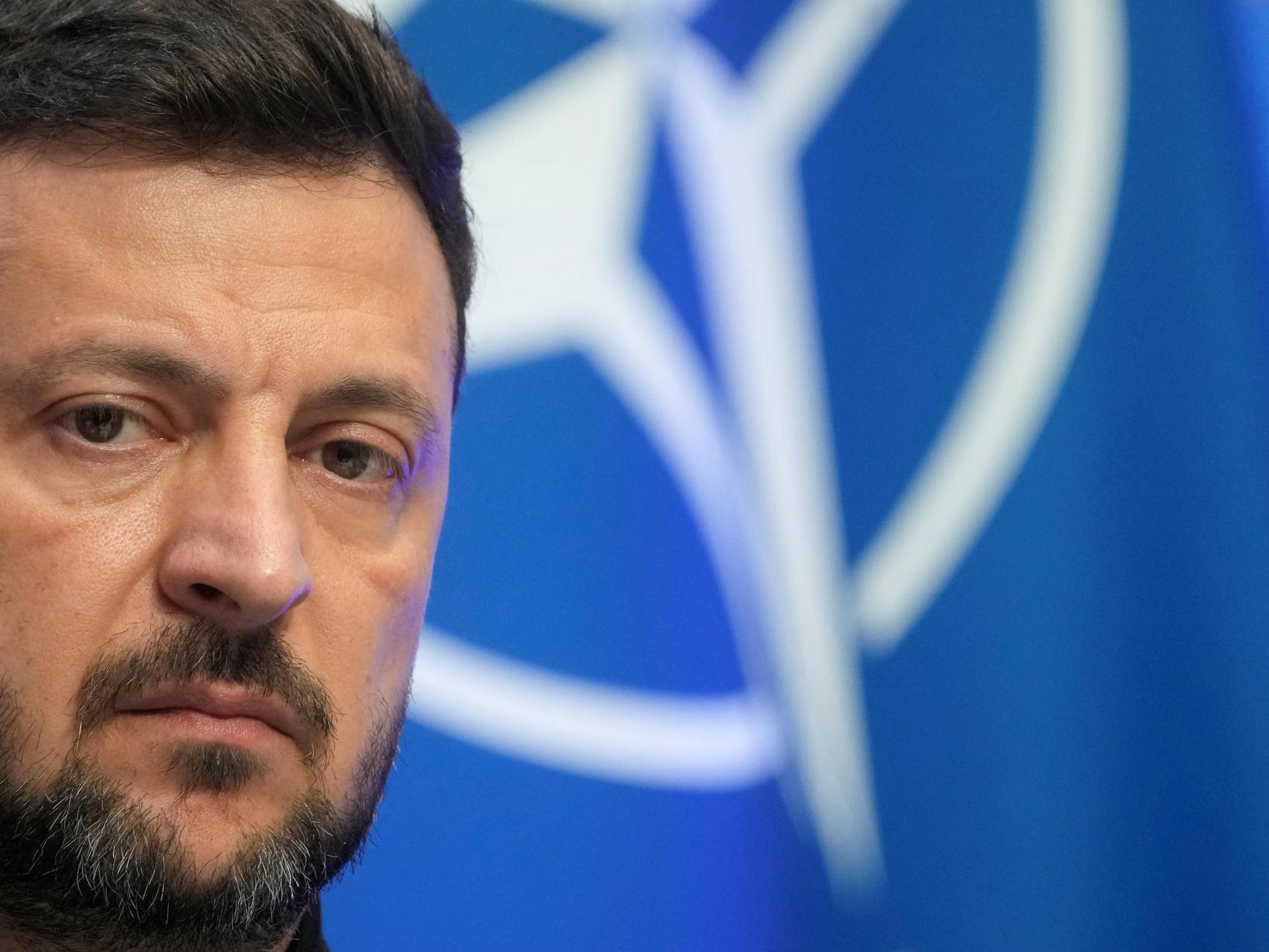 El presidente de Ucrania, Volodímir Zelenski, asiste a una rueda de prensa, el día de la reunión del grupo B9 de la OTAN en Vilna, Lituania, el 2 de junio de 2025.