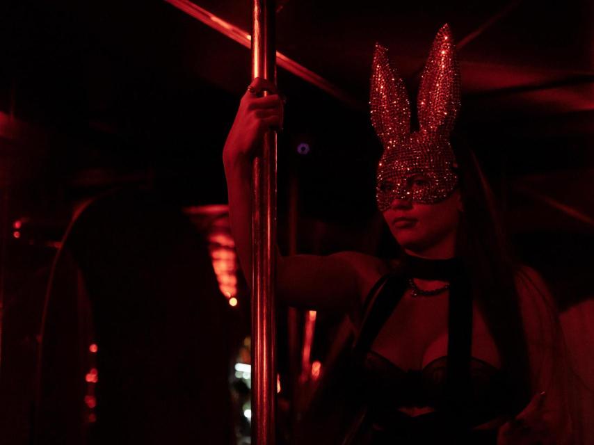 Un momento del espectáculo de cabaret en Járkiv.