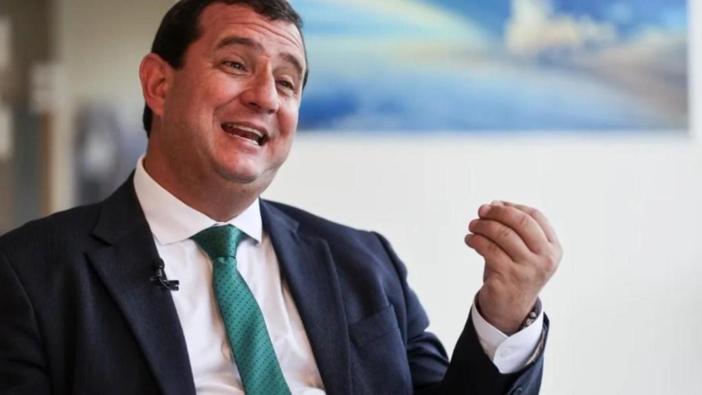 El prefecto de Manabí, Leonardo Orlando, hablando en entrevista con EFE en Quito (Ecuador). EFE/ José Jácome
