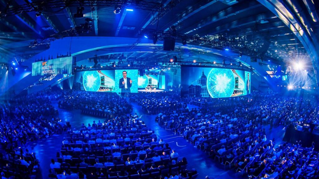 Miles de personas abarrotan la 'keynote' de la primera jornada del Snowflake Summit 2025.