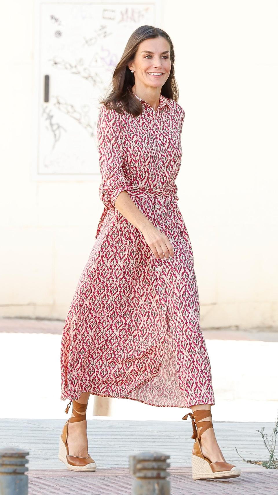 Queen Letizia con alpargatas.