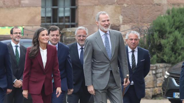 El Rey Felipe VI a su llegada al acto conmemorativo del 1.200 aniversario del Fuero de Brañosera, este martes en la localidad palentina