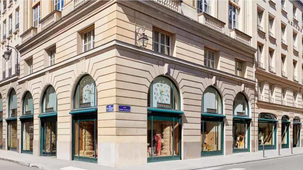El número 24 de la calle Faubourg Saint-Honoré en París.