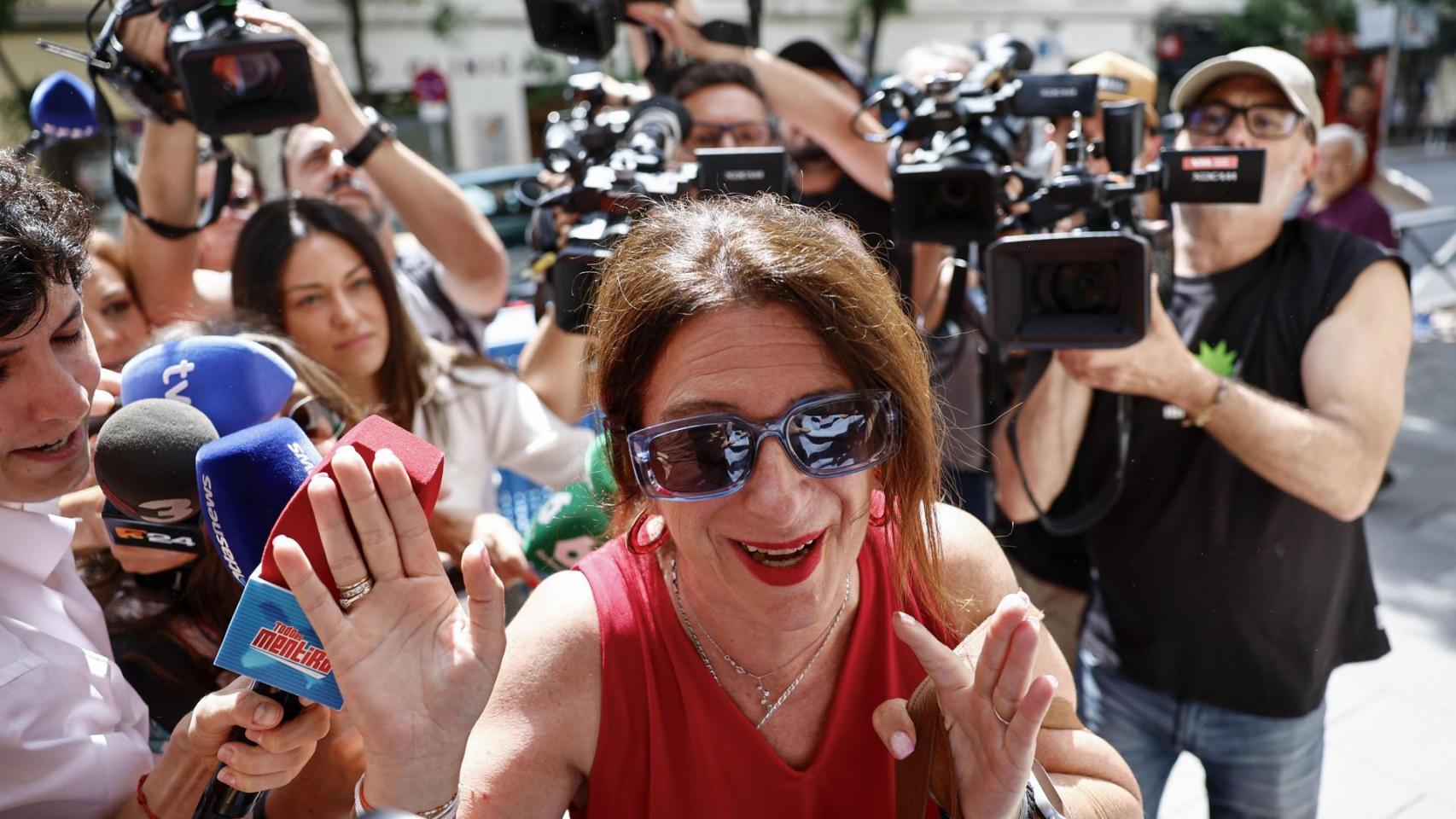 Leire Díez no da explicaciones públicas sobre sus audios contra la UCO a su llegada a Ferraz:  No voy a decir nada 