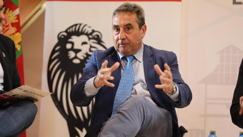 Rafael Sáez, director general del Itacyl; y el jefe de sección de El Español Noticiascyl, Chuchi Fernández, en el I Foro La Despensa de Castilla y León