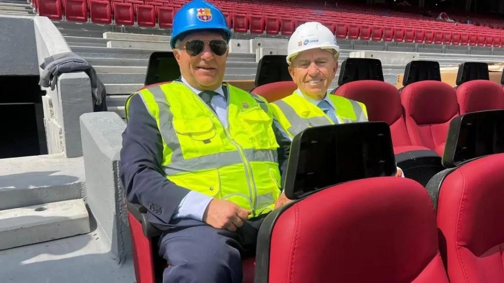 Joan Laporta, president of Barça, and Nihat Özdemir, president of Limak, in the VIP Camp Nou seats