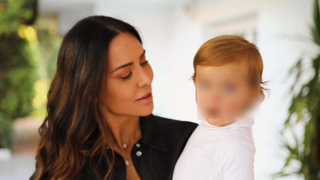 Mi persona favorita, dice Vania Millán en las redes sociales en una foto con su hija.