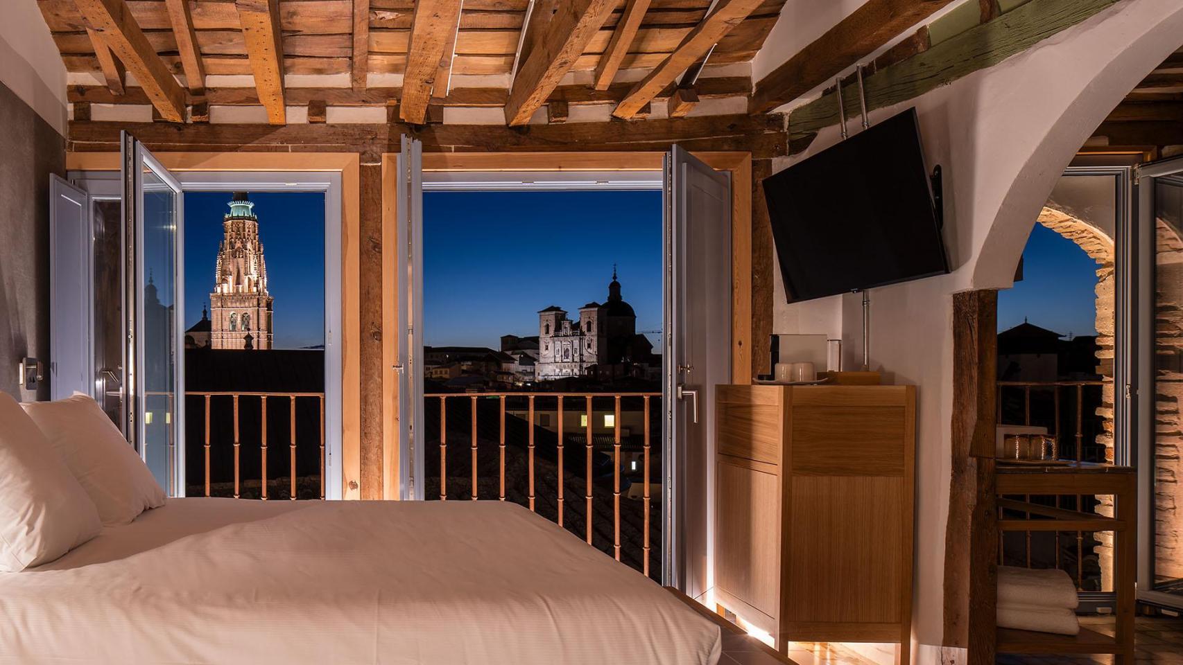 Page y Velázquez conocen el nuevo y coqueto hotel del Casco Histórico de Toledo: todas las fotos