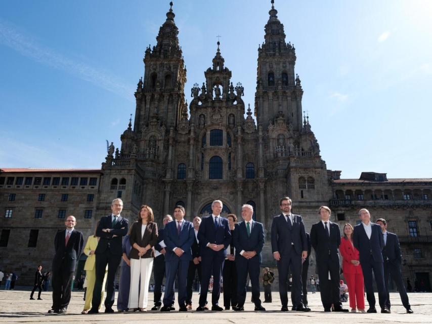 Representantes institucionais fronte á Catedral.