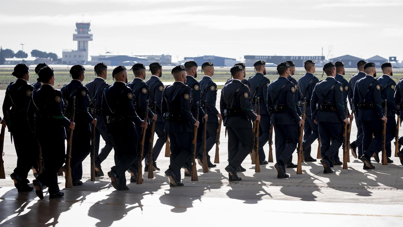 Militares en un desfile.
