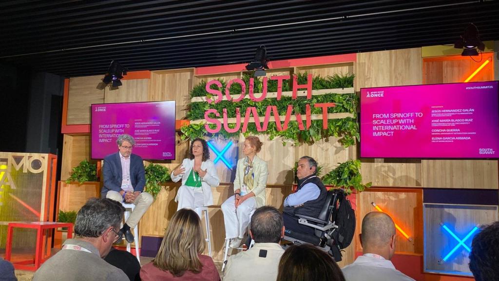 De izquierda a derecha: el director ejecutivo de crecimiento y competitividad en ICEX, José María Blasco; la CEO de Marsi Bionics, Elena García Armada; la directora general de Netmentora Madrid, Concha Guerra; y el director de Accesibilidad e Innovación en Fundación ONCE, Jesús Hernández.