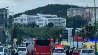 Un accidente de un bus urbano y un turismo en Pocomaco en A Coruña se salda con 11 heridos