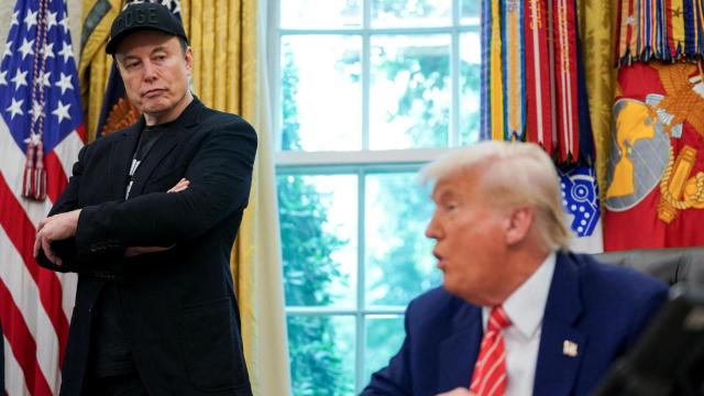 Elon Musk y Donald Trump en el Despacho Oval en una foto de archivo,