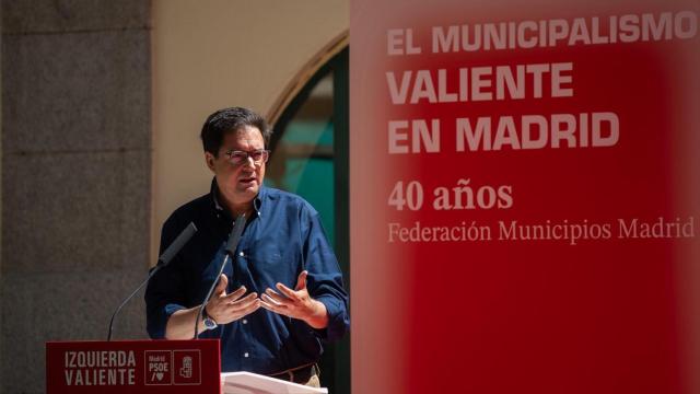 El secretario general del PSOE de Madrid y ministro para la Transformación Digital y de la Función Pública, Óscar López, interviene durante la clausura del foro del PSOE 'El municipalismo valiente en Madrid’ el 31 de mayo de 2025.