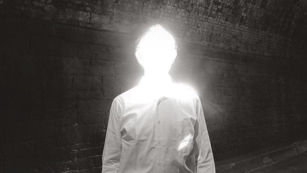 Duane Michals: 'El hombre iluminado', 1968. Foto: Duane Michals Inc. / Cortesía de Admira Milano