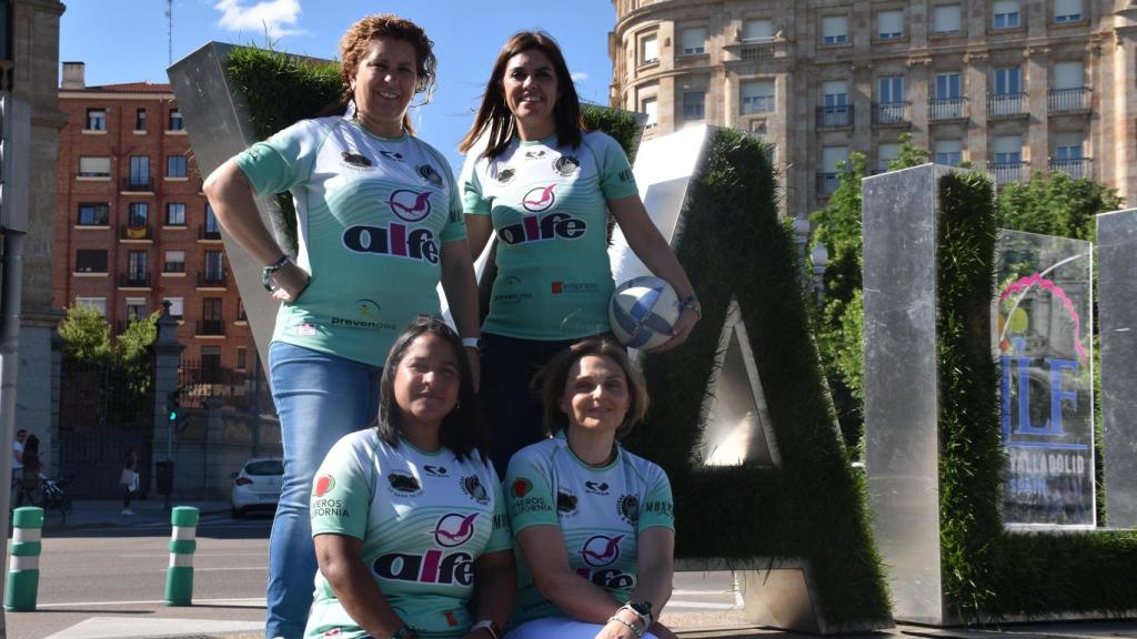 Beatriz González (arriba izquierda), Inés Ruiz (arriba derecha), Melissa Villacrés (abajo izquierda) y Concepción Benito (abajo derecha), de Vacceas Rugby