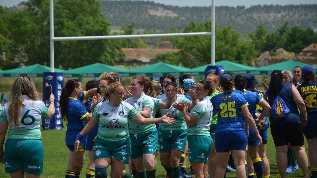 Las chicas del Vacceas Rugby en uno de los partidos del Mater Series