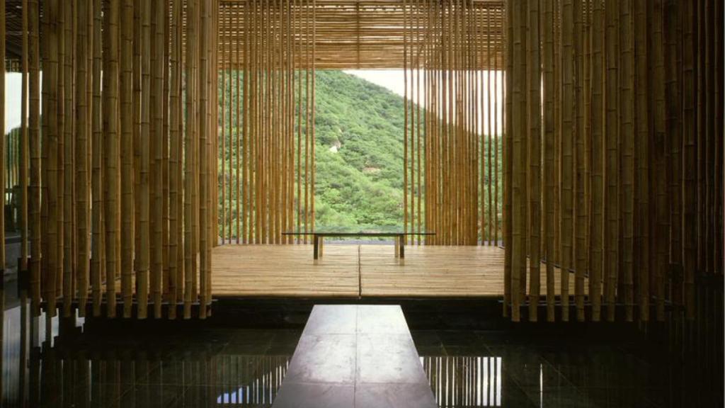 Interior de la Casa de Bambú, en China. Foto: Satoshi Asakawa © Kengo Kuma & Associates