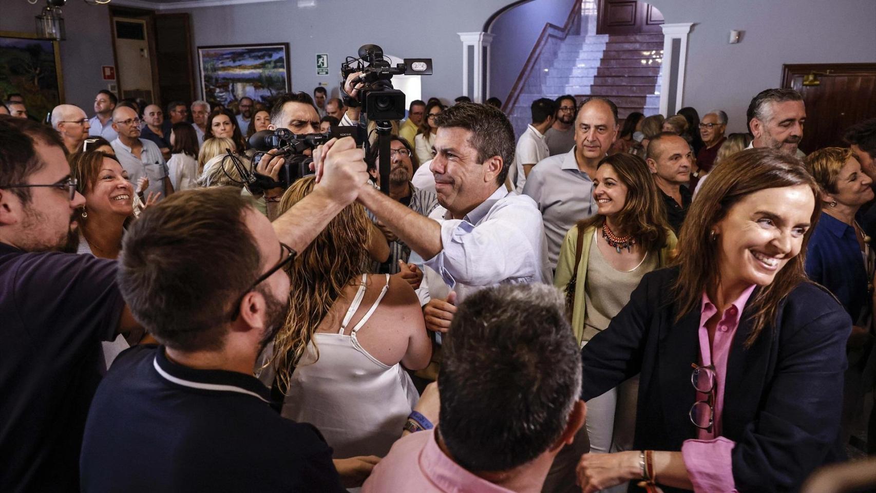 El  Manual de resistencia  de Carlos Mazón: normalizar su presencia en público y exhibir sus apoyos en el PP
