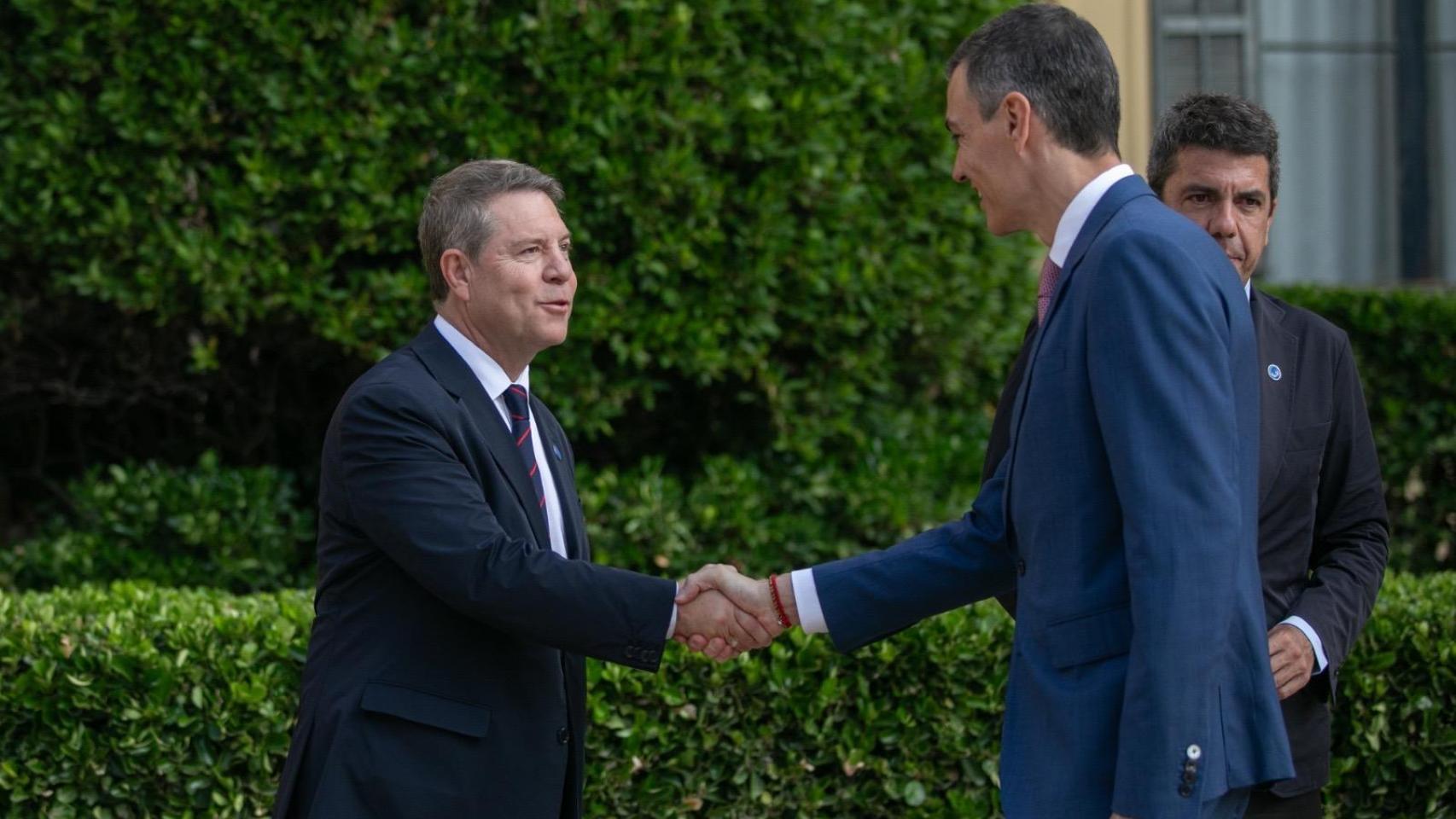 Page revienta la Conferencia a Sánchez: denuncia su  obsceno  pacto con Junts y el presidente no logra hacerle callar