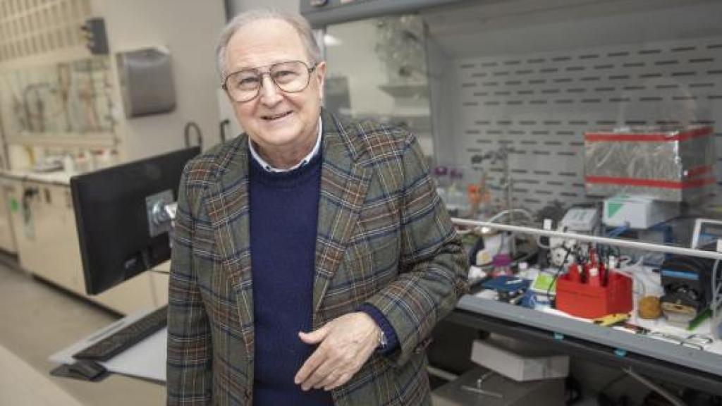 Juan Pérez Mercader en el laboratorio de la Universidad de Harvard.