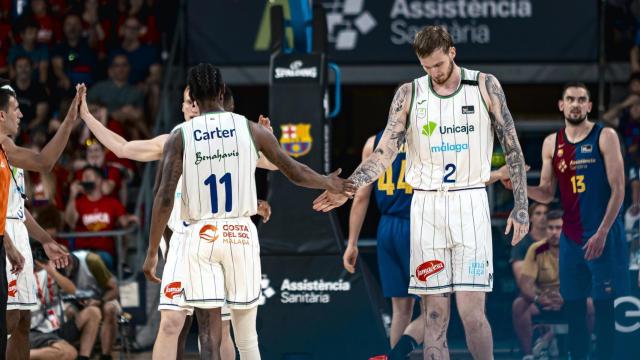 Olek Balcerowski y Tyson Carter durante el FC Barcelona vs. Unicaja del playoff de la ACB.