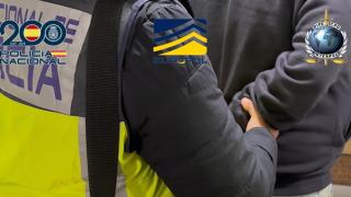 Imagen de la detención de uno de los implicados en la trama.