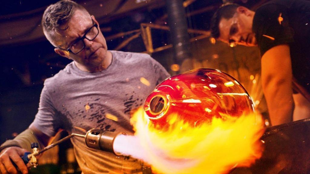'Soplado a fuego', de título original 'Blown Away', llegará a Mega próximamente.