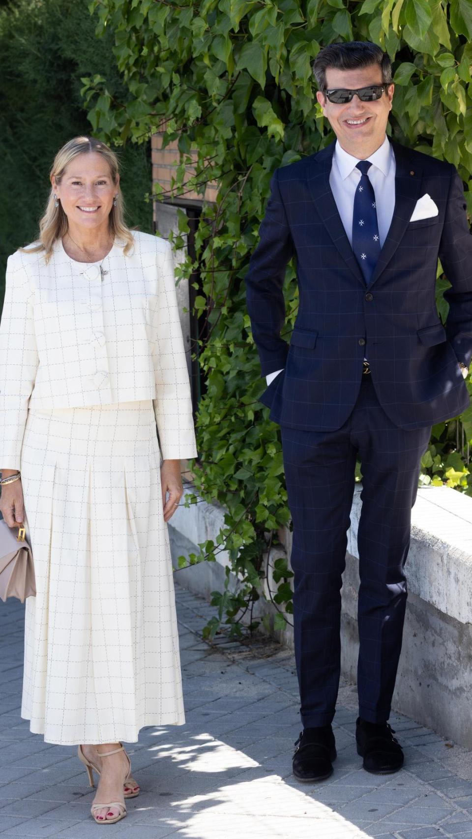 Fiona Ferrer y Daniel San Martín, patrocinadores de Bautismo de Flavia, la hija de Olivia de Borbón y Julián Porras-Figueroa.