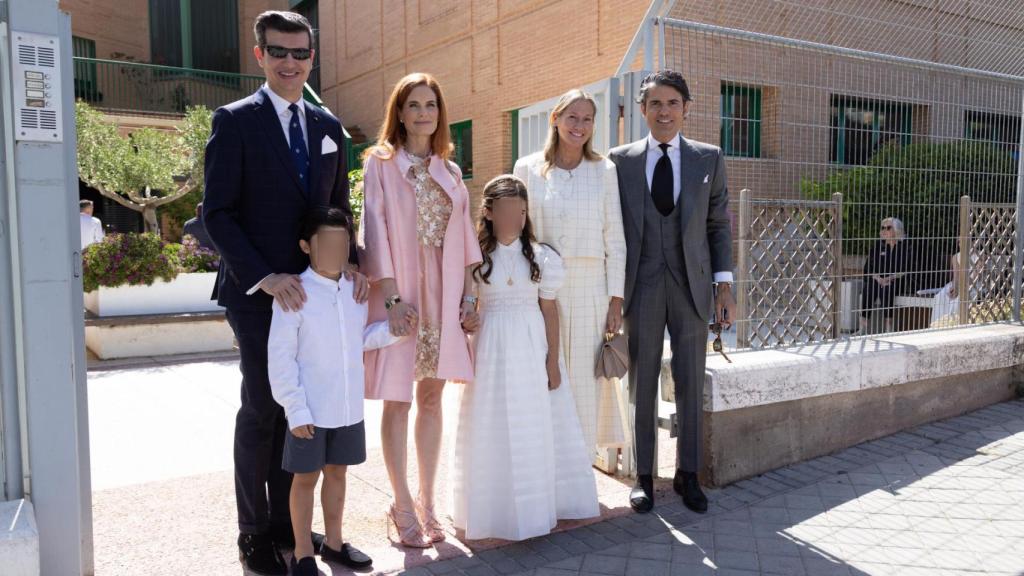 Olivia de Borbón ha recordado a su padre enamorado en la comunión de su hija Flavia.