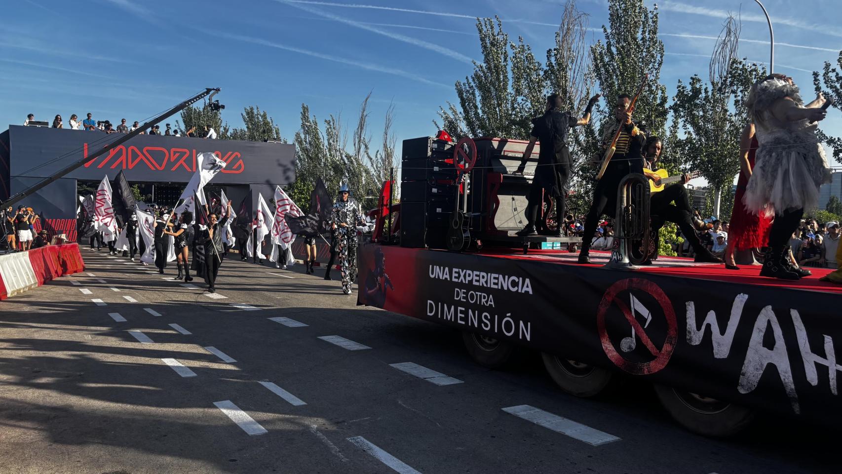 La carroza de WAH Show en el MadRing.