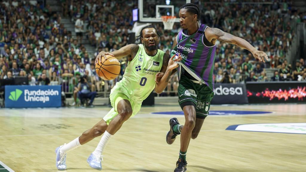 Kevin Punter y Carter durante el partido en el Martín Carpena.
