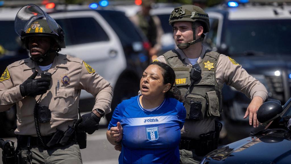 Detention in Los Angeles during protests against Donald Trump