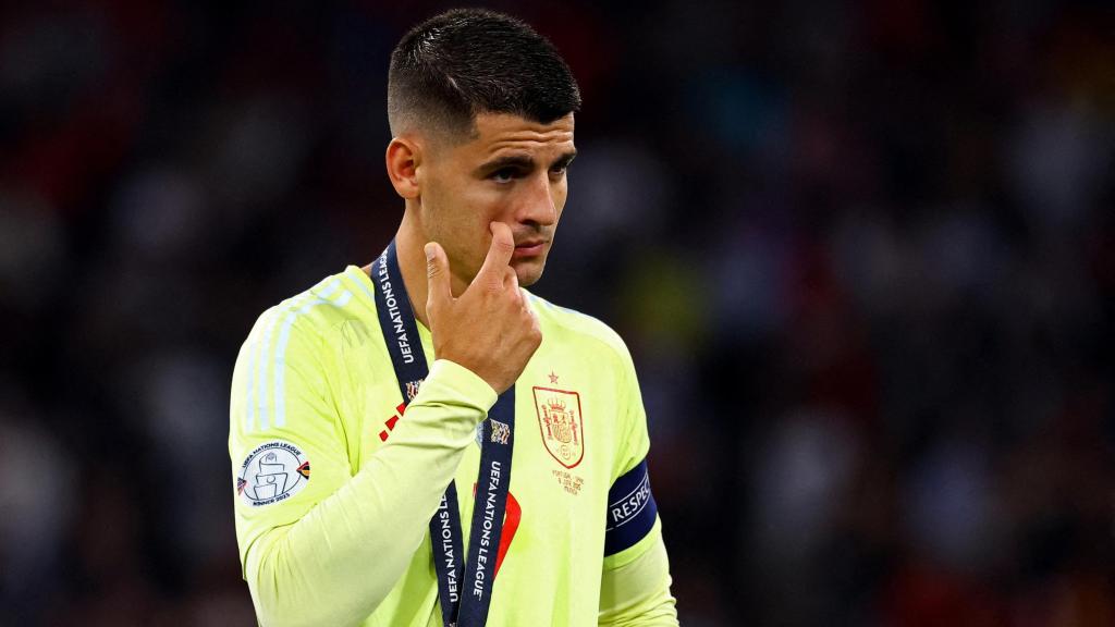 Álvaro Morata, cabizbajo después de perder la final de la Nations League.