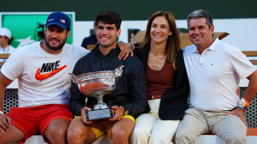 La familia de Carlos Alcaraz en Roland Garros de 2024.