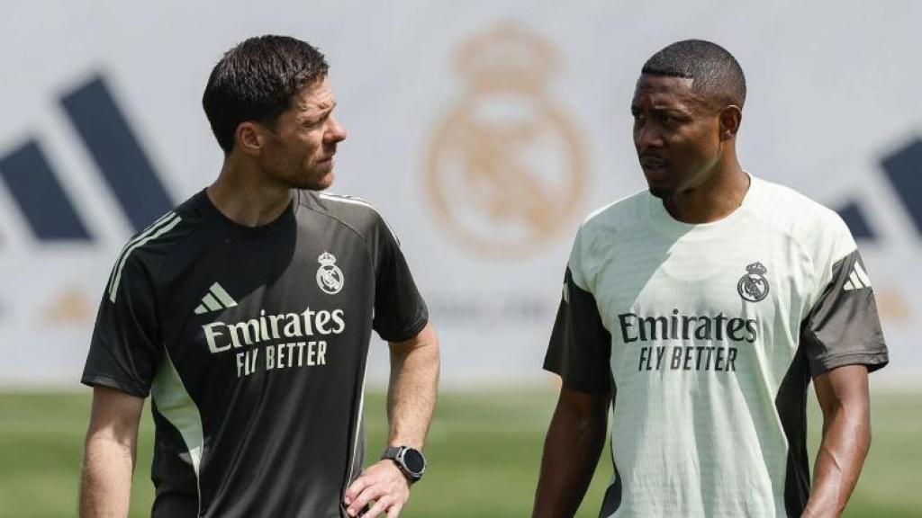Xabi Alonso y Alaba, en el entrenamiento del Real Madrid