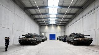 Tanques Leopard 2 en una fábrica de Rheinmetall.