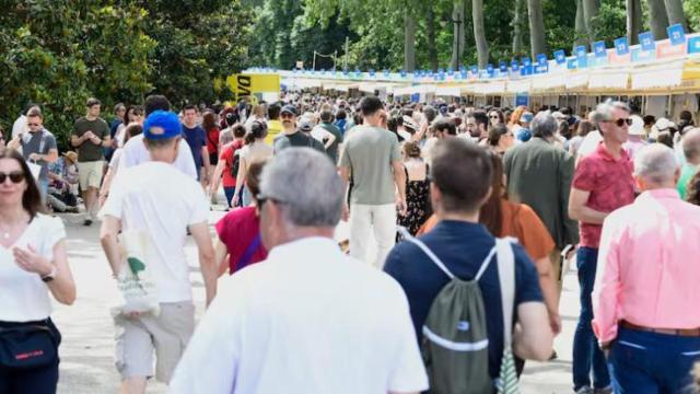 La Feria del Libro de Madrid vuelve a cerrar por alerta meteorológica: tercera vez en menos de diez días