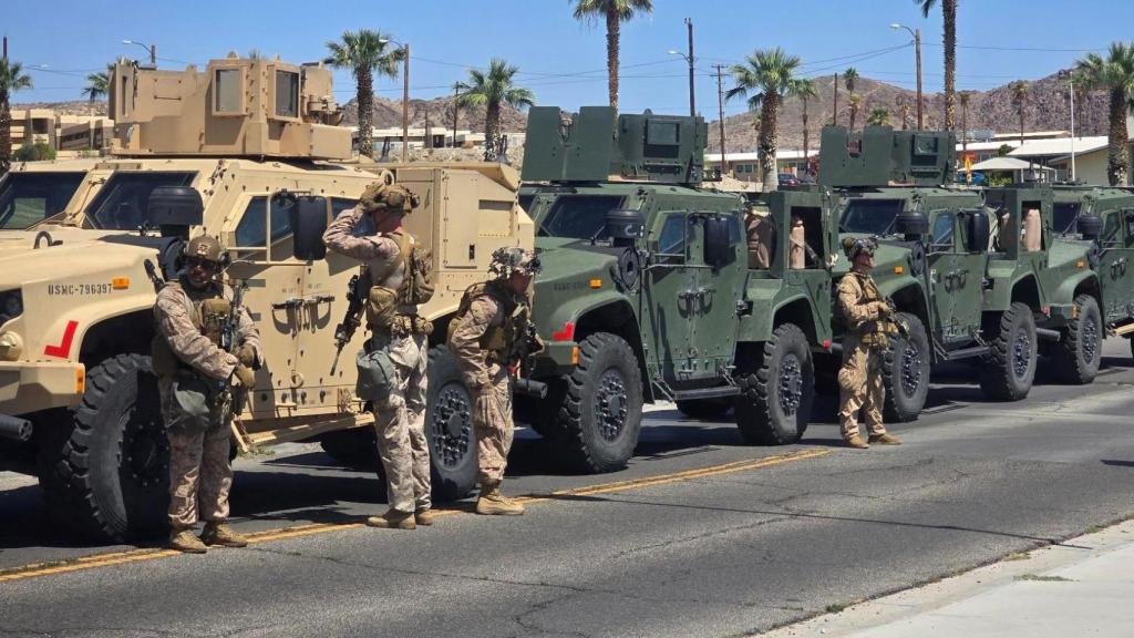 Los marines, preparándose para ser enviados a Los Ángeles.