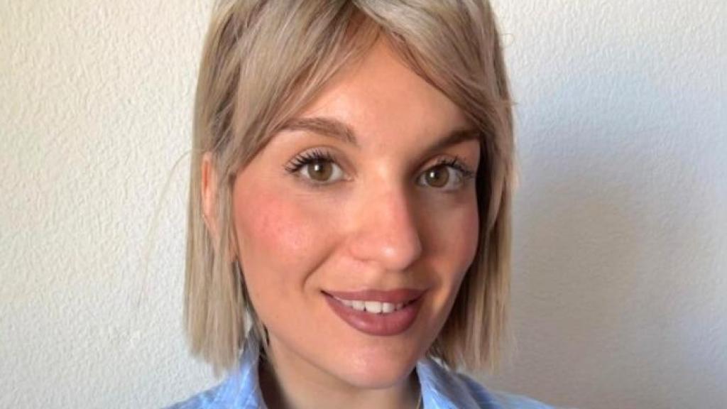 Lata de sardinas y la nutricionista Laura Pérez.