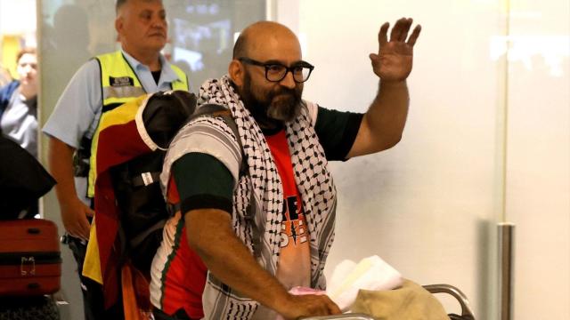 Sergio Toribio a su llegada al aeropuerto de El Prat este martes.
