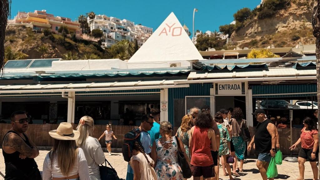 La entrada de Ayo.
