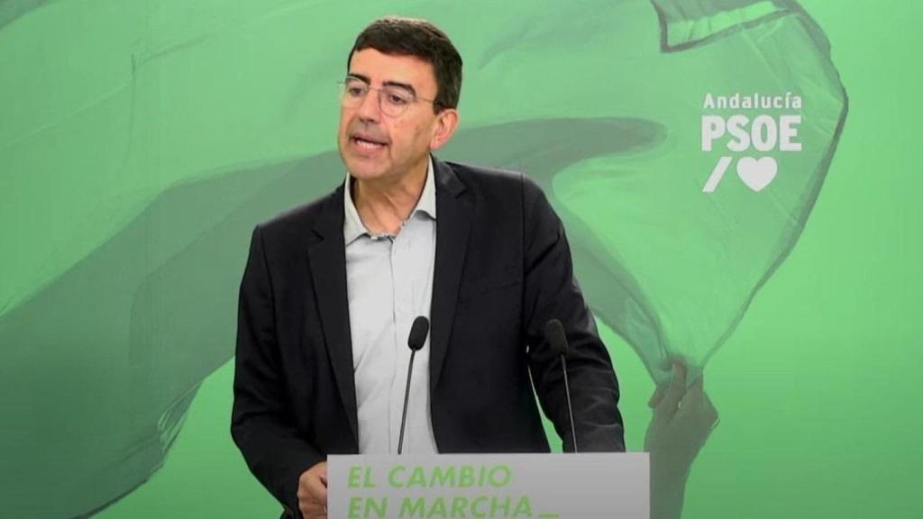 El socialista Mario Jiménez, durante una rueda de prensa.