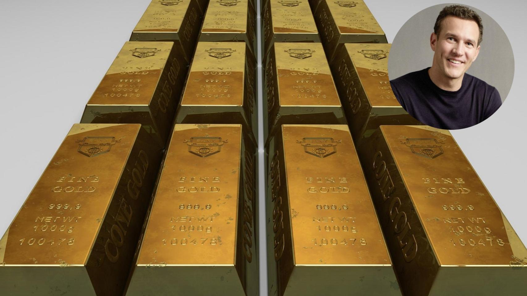 Daniel Marburger en un montaje con lingotes de oro.